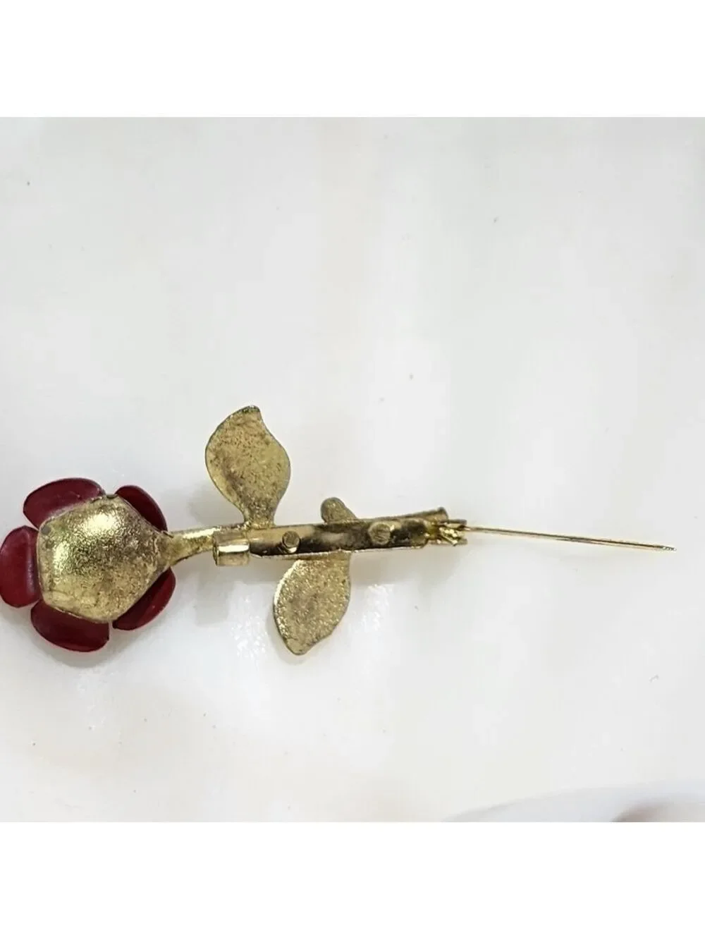 Vintage Goldtone Deep Red 3D Rose brooch pin simple classy elegant
